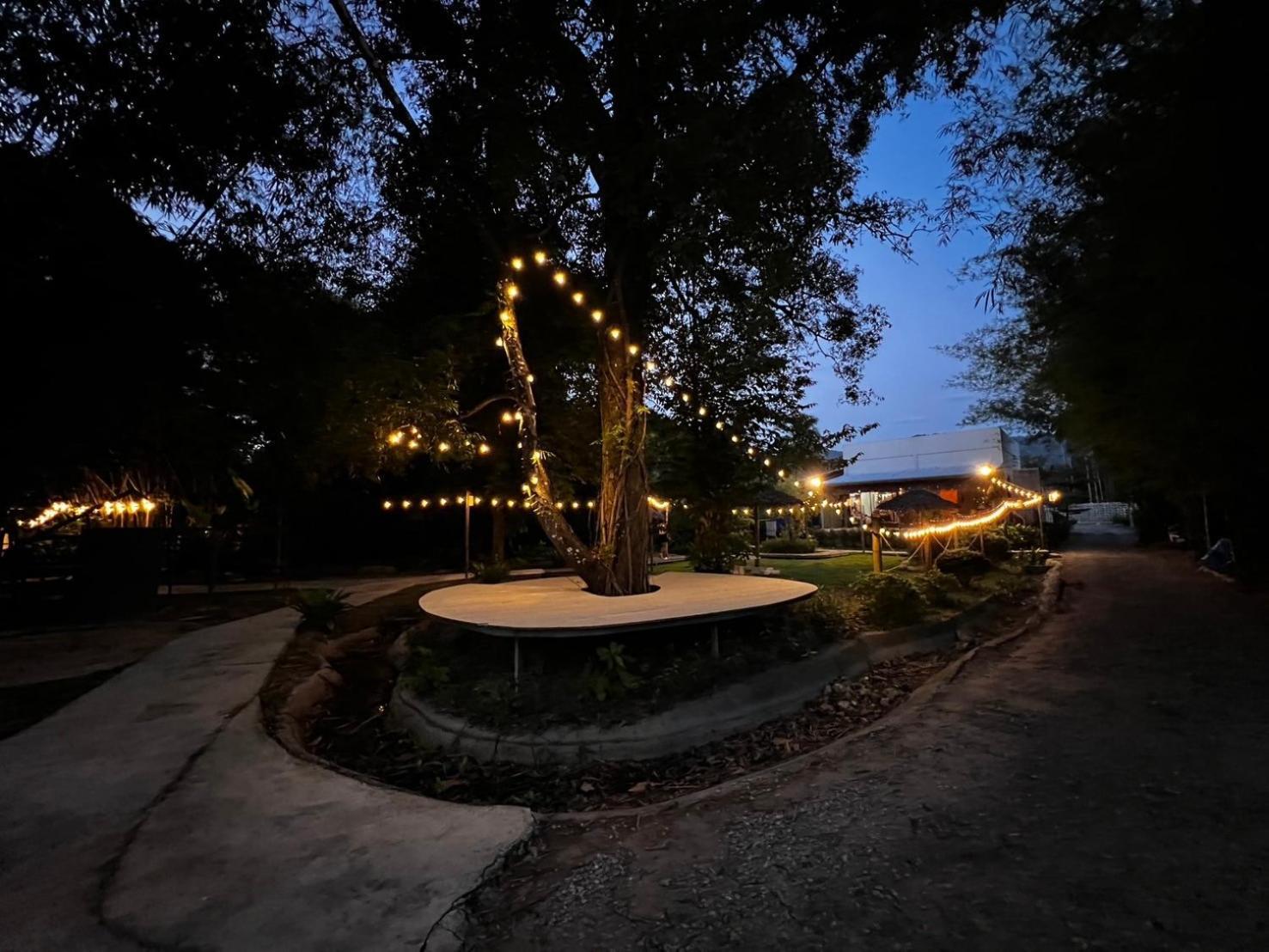 Baan Nai Baan Nok Resort Nakhon Nayok Bagian luar foto